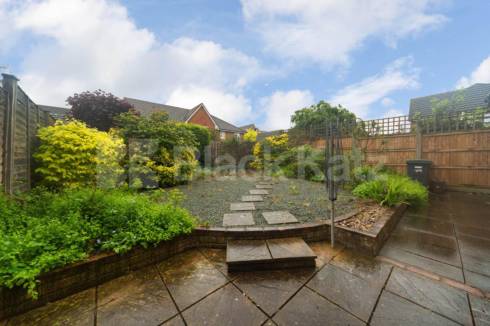 Semi-detached 3 bedroom house located close to major amenities Jules Throne Ave, Enfield